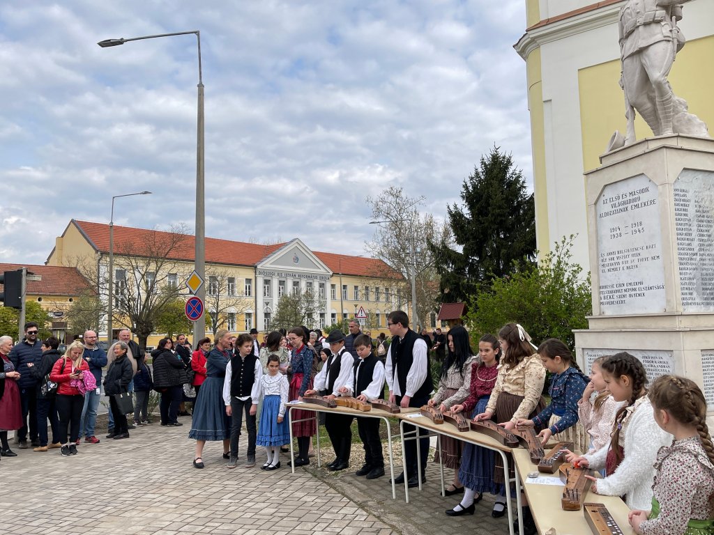 Flashmob az istentisztelet előtt01